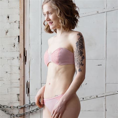 What do you need for making this gorgeous set? Madalynne X Simplicity 8437 Lingerie Sewing Pattern