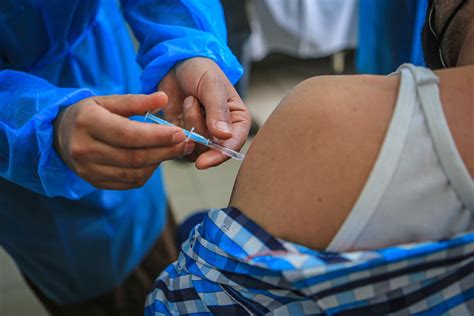 Не проводится вакцинация бцж детям, не привитым в календарные сроки и с неразвившимися. Казахстан изменил правила вакцинации «Спутником». Ридус