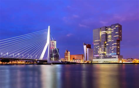 Rotterdam is a city of many faces: Bijzonder overnachten bij de Erasmusbrug in Rotterdam ...