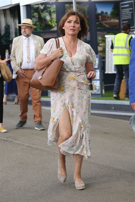 Gifts and flowers by lorraine. Lorraine Kelly - Chelsea Flower Show in London 05/21/2018