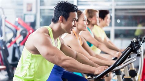 Motivation und durchsetzungskraft sind die halbe miete wenn man seine ausdauer verbessern möchte. Cardiotraining im Fitnessstudio-Unsere Tipps für Dich ...