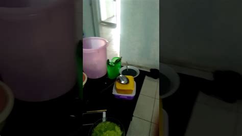 Cukup bekukan pisang lalu celup ke dalam lelehan cokelat batangan. Cara membuat es buah sederhana - YouTube