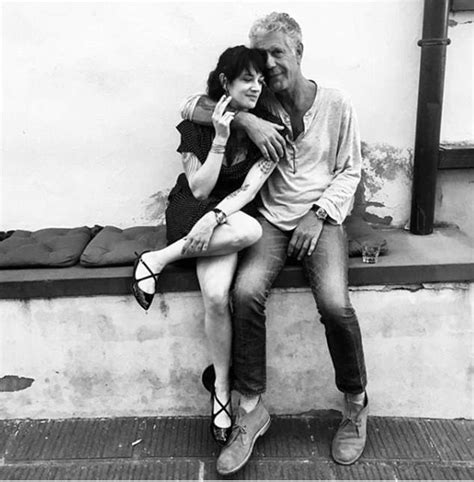 Asia argento si è buttata sul lavoro, ma. Anthony Bourdain swigs beer with Asia Argento in final ...