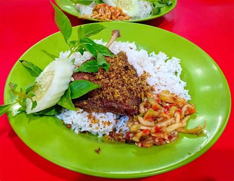 Hehehe secara gue ini indonesia banget yaaah, jadinya when it comes to sambal tuh gue selalu coba semuanya dan gue bersyukur tinggal di. Resep Sambal Mangga Ala Bebek Sinjay - Dicoba Resep Sambal Mangga Masakan Harian : Mungkin itu ...