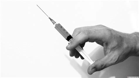 In a phase 3 trial, 30,000 volunteers received either a placebo or two doses of the. Вакцина Moderna прошла регистрацию в США | ИА Красная Весна