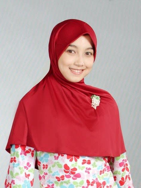 Ld 96cm pb 130cm⁣ m: koleksi wallpapers cantik: Jilbab Cantik Merah Hati