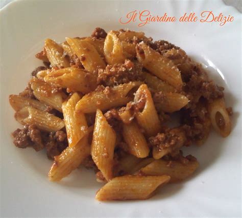 Le penne al ragù sono semplice da realizzati e ottime nel loro gusto. Mezze penne al ragù | IL GIARDINO delle DELIZIE