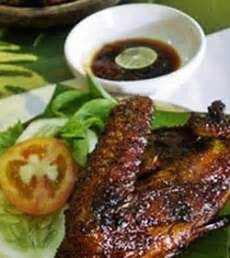 Kuliner bandung ini dijual di kedai kaki lima dengan 75 meja makan. Resep Bebek Bacem dan cara membuat | BacaResepDulu.com