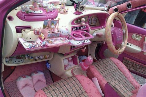 Maybe you would like to learn more about one of these? Barzellette.net Foto: Auto con interni di Hello Kitty...