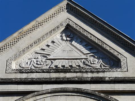 Dans la terminologie maçonnique, on appelle loges ou ateliers les groupes de base de la franc maçonnerie. File:Périgueux loge maçonnique fronton.JPG - Wikimedia Commons