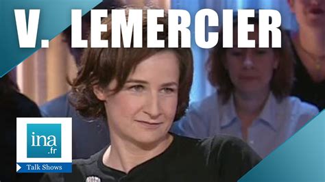 Haar jongste zoon prins arnaud (lambert wilson) is getrouwd met de lieftallige armelle (valérie lemercier) en hebben twee kinderen. Valérie Lemercier "Le derrière" | Archive INA - YouTube