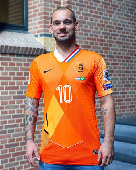 The holland midfielder wesley sneijder insists he will not go into the world cup tired despite a long season with internazionale. Wesley Sneijder Receives Netherlands Mashup Jersey - Footy ...