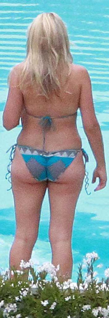 Scarlett johansson hot pool scene scoop 2006 fullhd. Sunny Days: Busy Philipps & Scarlett Johansson enjoy ...
