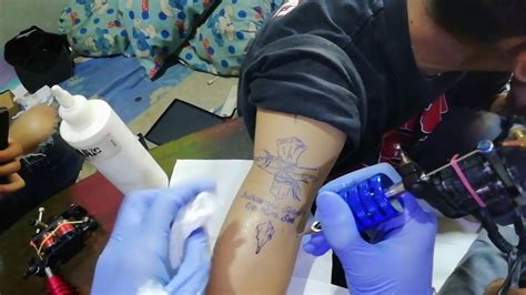 Gambar 46 gambar tato kalung salib rosario tangan punggung sumber : Wow 13+ Gambar Tato Salib Di Kaki - Contoh Gambar Tato
