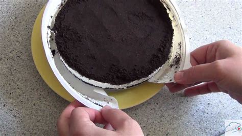 Oreo cheesecake vor dem servieren mit oreo keksen toppen und in stücke schneiden. Oreo Kuchen backen bzw. nen großen Oreo Keks :) - YouTube