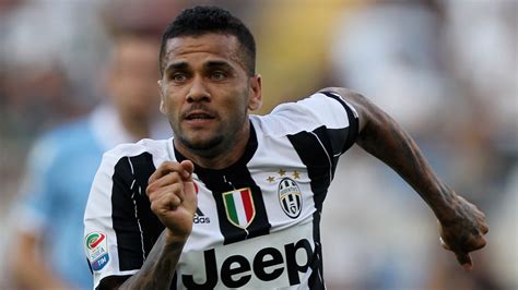 Dani alves welcome to juventus f.c. Alves, en el banquillo por primera vez en la Juventus