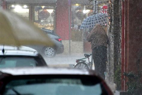 Ξεκινούν σήμερα εργασίες κατεδάφισης στο εγκαταλελειμμένο κτήριο. Καιρός σήμερα: Βροχές και πτώση θερμοκρασίας