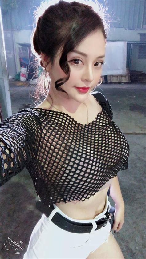 Đến nay, cảnh quay này đang được chia. Nhan sắc nóng bỏng và sở thích lạ của hot girl tuột áo ...