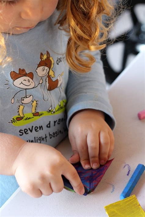 Try to recycle it with this easy and fun wall artworks. {Oh-So Cute} Toilet Paper Roll Necklace