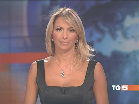 Nel 1994 inizia a lavorare nel mondo della moda e della televisione dopo aver vinto l'edizione di quell'anno di bellissima (concorso di bellezza prodotto da mediaset in. Simona Branchetti 45 - Viaggio Magico