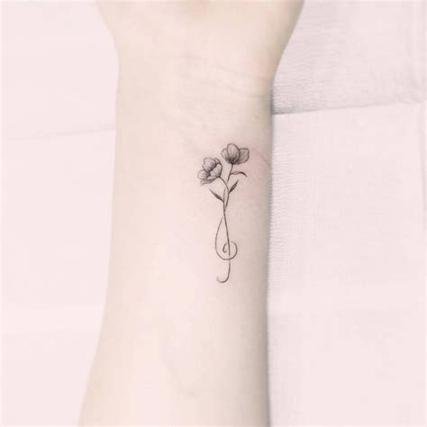 Blij dat we weer kunnen werken, pfff. muziek g-sleutel bloem tattoo sierlijk Check more at https://tatto.husuf.com/muziek-g-sleutel...