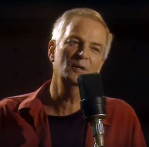 הפרסום של אריק איינשטיין לא גרם לו לשבת על זרי הדפנה ולהמתין לפרויקטים חדשים שיצוצו. אריק איינשטיין 4 שנים למותו | אריק איינשטיין שלום חנוך - מוסקט