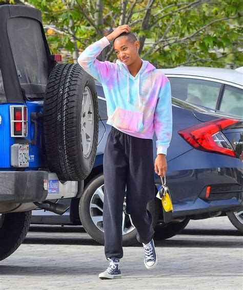 She's not a professional, she's just crazy. WILLOW SMITH Leaves Whole Foods in Malibu 03/28/2020 ...