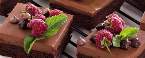 Pique a tablete de chocolate em pedaços pequeninos e coloque numa taça de pirex. Chocolate Mousse Brownies - Welcome to Lindos Group of ...