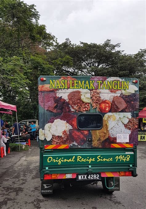 A curation of the best nasi lemak that you can find in johor, which features fragrant coconut rice, crispy fried chicken and a dollop of spicy sambal. Reflections of my life: The famous Nasi Lemak Tanglin...