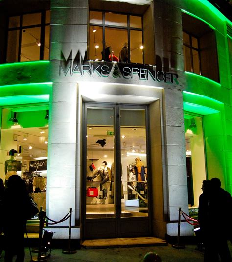 Shop women's, men's, kids' and baby clothing, as well as homewares, all at marks & spencer. Marks and Spencer est de retour en France