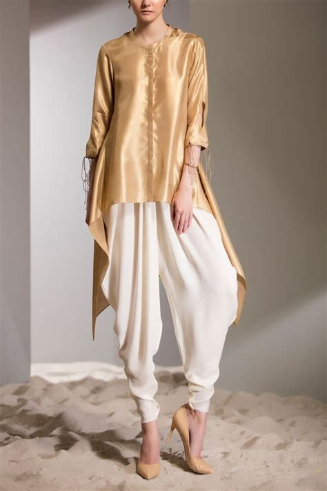 Baju serimbit untuk usia 40 th. 7 Padu Padan Baju Lebaran dengan Tunik Satin untuk Usia 30, 40, dan 50-an, Biar Tak Tampak Tua ...