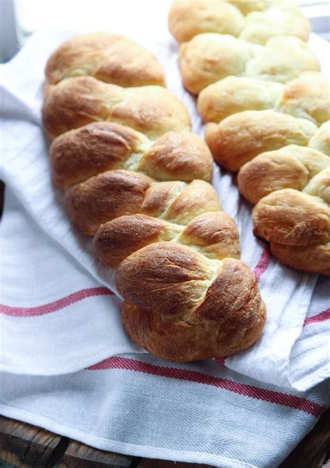 An enormous braided loaf, scented with nutmeg and lemon, peppered with almonds and plump golden raisins. Christmas Bread Braid Plait Recipe / Swedish Saffron Braided Bread With Vanilla Cream Del S ...