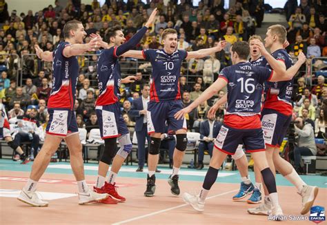 Zaksa jest już w połowie drogi do finału. Podział punktów w hicie kolejki, ZAKSA wciąż liderem ...