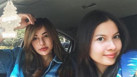 Nora alexandra mengecam oknum yang mencari keuntungan di tengah masalah yang oleh sebab itu, nora alexandra meminta oknum tidak bertanggung jawab tersebut agar. Tak Kalah Cantik, Ini 6 Potret Hanesswari Adik Nora ...