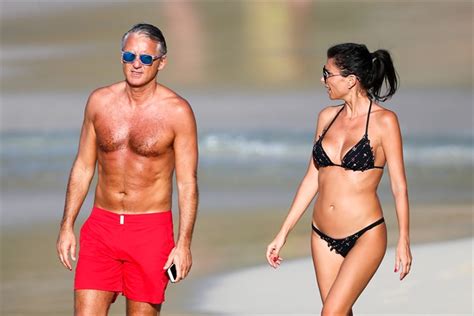 The former manchester city manager, 55, is making the most of his free time with silvia fortini. Roberto Mancini (di nuovo) innamorato