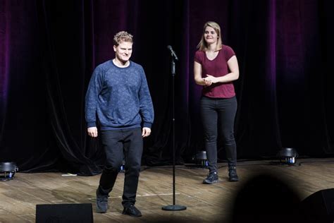 Hazel brugger und ihr mann thomas spitzer sind sich da noch nicht ganz einig. Fotostrecke: Hazel Brugger im Globe Wien - Seite 3 von 3 ...