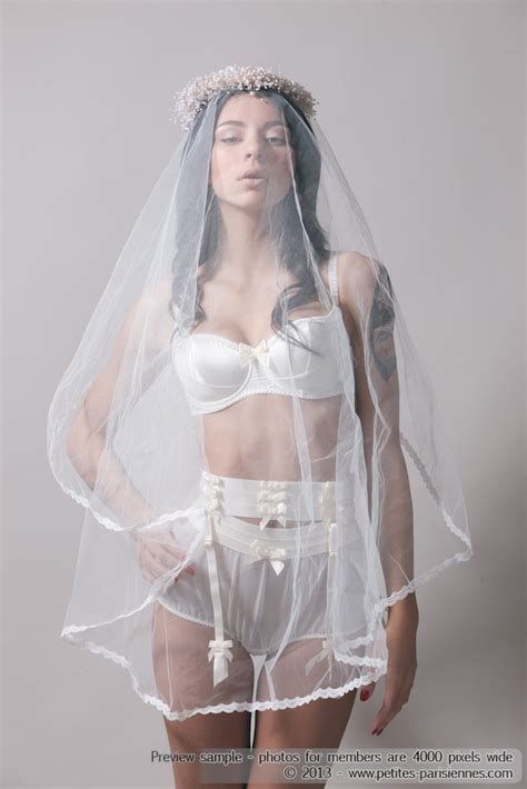 | © petits points parisiens 2021. PinkFineArt | Hannah Bridal II from Petites Parisiennes