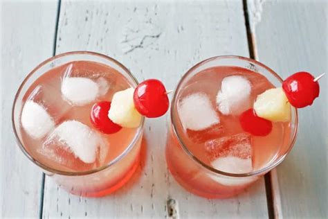 The lovely malibu sunset is a coconut rum drink with a beautiful Malibu Sunset Cocktail Recipe - Homemade Food Junkie