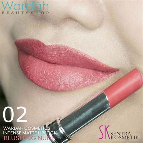 Yang paling diminati dari wardah adalah lipstiknya. Gambar Lipstik Wardah Matte No 3 - Koleksi Rina