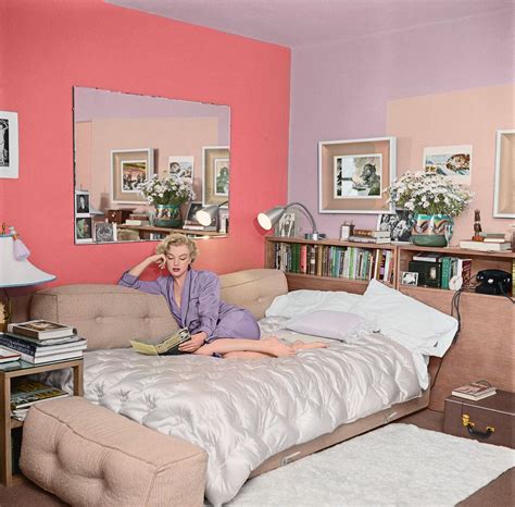 Marilyn monroe bedding set, marilyn monroe bedroom sets, marilyn monroe comforter set, queen: Marilyn Monroe reading in her bedroom, 1952 : Colorization