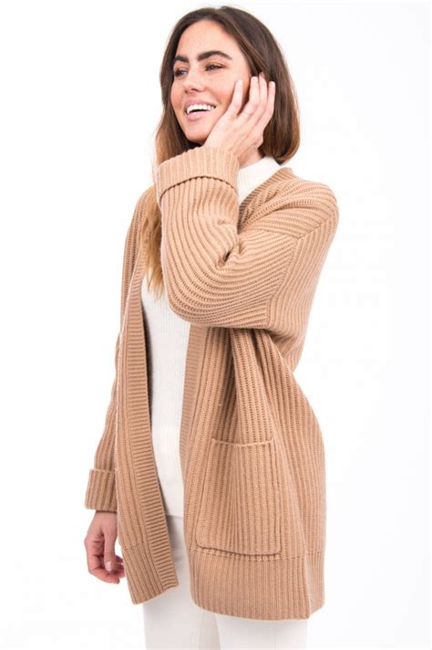 Subscribe to our monthly email newsletter where we share inspiration and a few of the lovely yarns we've discovered. Repeat Strickjacke aus Woll-Kaschmir-Mix in Camel | GRUENER.AT