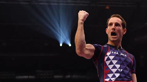 Renaud lavillenie lors du concours de la perche à l'euro, le 8 juillet 2016 à amsterdam. Mondiaux d'athlétisme en salle : Renaud Lavillenie sacré ...