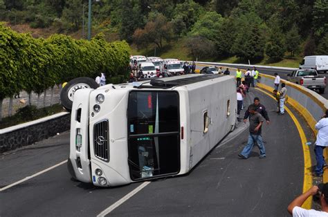 Tras lo que cayó en una cuneta. ACCIDENTE EN LA MÉXICO-CUERNAVACA; VUELCA AUTOBÚS DE ...