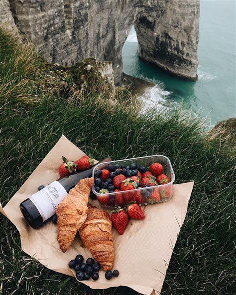 How to picnic like an event planner. So, you're about to go on a date... - The Lovecats Inc