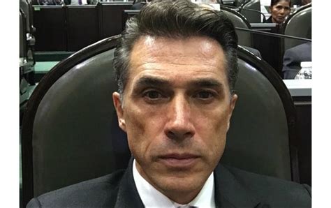 Sergio mayer compartió con ricardo crespo cuando fueron miembros del grupo garibaldi y esto fue lo que opinó sergio mayer fue el primero que anunció la muerte de xavier ortiz, ahora habla de su. Sergio Mayer confunde a actor porno con estudiante en ...