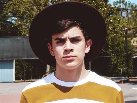 The influencer's younger brother, nash, was also a popular vine creator back in the day. Hayes Grier Returns to Social Media After His Dirt Bike ...
