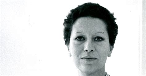 She arrived in new york in the late 1960s as a fashion model and soon made her elsa peretti, the fashion model turned jewelry designer whose elegant, sculptural creations for. Elsa Peretti, Star Designer of Elegant Jewellery, Dies at 80 - NewsChao