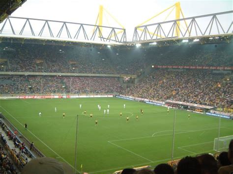 Borussia dortmund stadium capacity ile ilgili kitap bulunamadı. Live Football: Stadion Borussia Dortmund - Signal Iduna Park