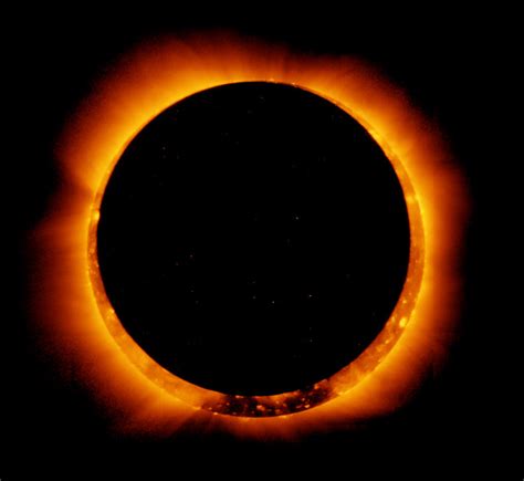 This total eclipse happens about every year and a half. Látványos napfogyatkozás volt a Föld másik felén