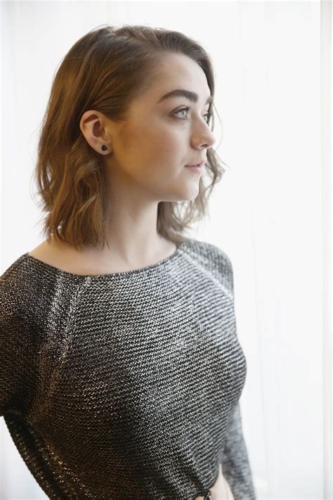 Maisie williams 23rd screen actors guild awards 4. HQ Maisie Williams Silver Top | Maisie williams